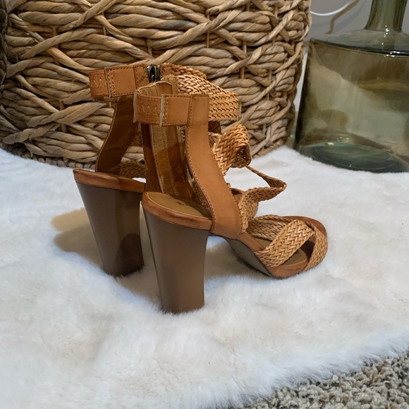 Sandals - Picture 3 of 5